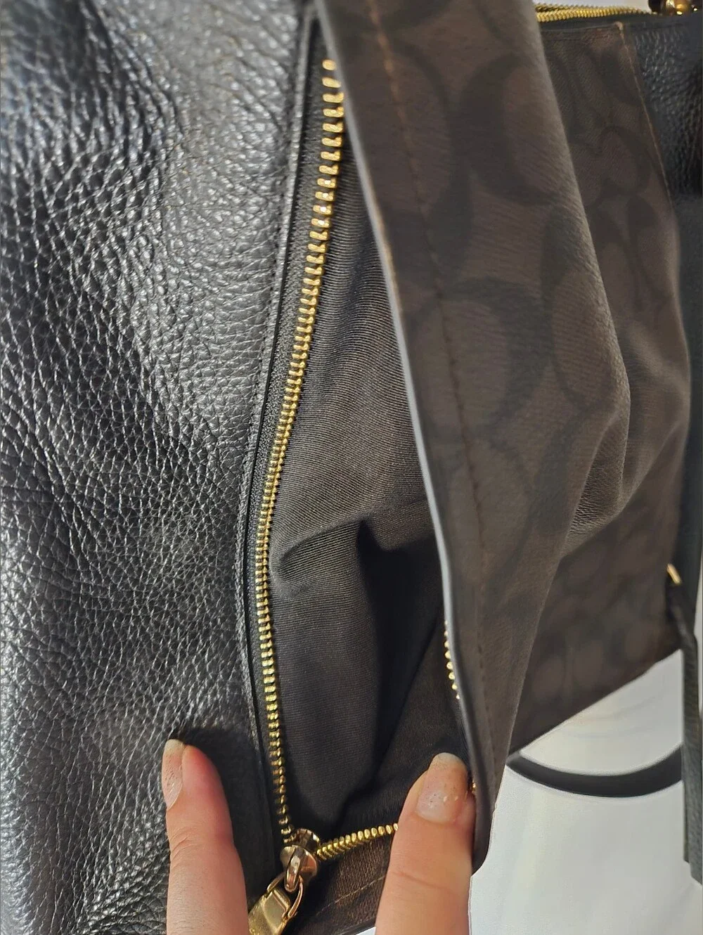 Coach Shoulder Bag W/ Crossbody Strap